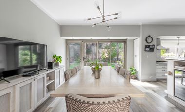 VENTA - Casa de 5 ambientes con jardín y pileta en BERNAL