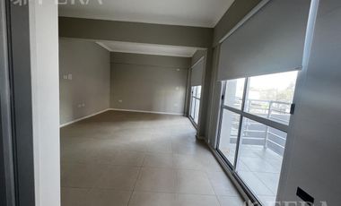 Venta de Departamento 1 ambiente con espacio guardacoche en Sarandi (32024)