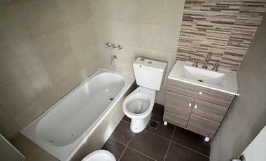 Venta de Departamento 1 ambiente con espacio guardacoche en Sarandi (32024)