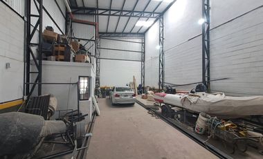 Galpón amplio con oficina y parrillero