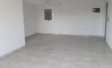 DEPARTAMENTOS EN SEMI PISOS 3 AMB. AL FRENTE CON COCHERA