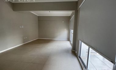 Venta de Departamento 1 ambiente con espacio guardacoche en Sarandi (32025)