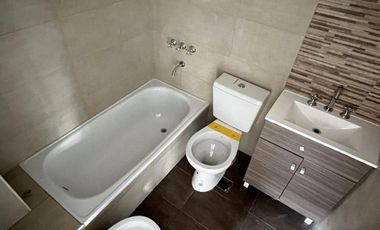 Venta de Departamento 1 ambiente con espacio guardacoche en Sarandi (32025)