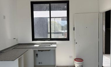 Departamento de tres ambientes con balcon en Venta en Avellaneda