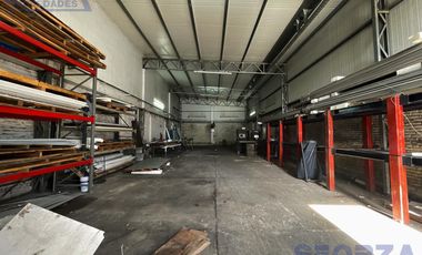 Fracción Industrial de Prestigio en Ruta 8 con Amplias Posibilidades