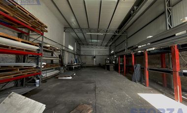 Fracción Industrial de Prestigio en Ruta 8 con Amplias Posibilidades