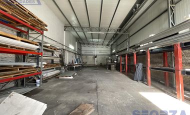 Fracción Industrial de Prestigio en Ruta 8 con Amplias Posibilidades