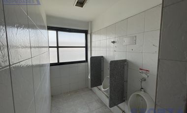 Fracción Industrial de Prestigio en Ruta 8 con Amplias Posibilidades