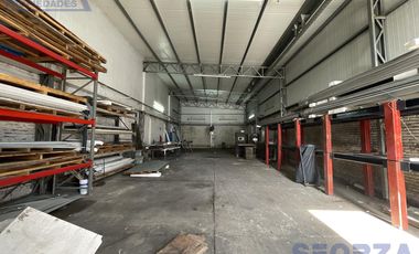 Fracción Industrial de Prestigio en Ruta 8 con Amplias Posibilidades