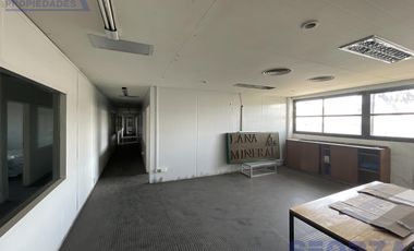 Fracción Industrial de Prestigio en Ruta 8 con Amplias Posibilidades