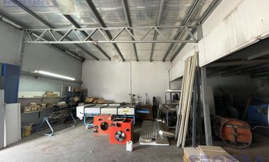 Fracción Industrial de Prestigio en Ruta 8 con Amplias Posibilidades