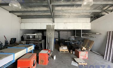 Fracción Industrial de Prestigio en Ruta 8 con Amplias Posibilidades