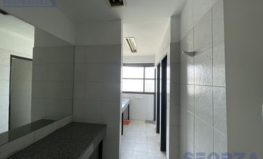 Fracción Industrial de Prestigio en Ruta 8 con Amplias Posibilidades