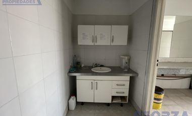 Fracción Industrial de Prestigio en Ruta 8 con Amplias Posibilidades