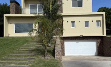 Casa en venta  Barrio Ecuestre, Costa Esmeralda.