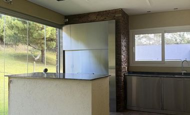 Casa en venta  Barrio Ecuestre, Costa Esmeralda.