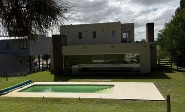 Casa en venta  Barrio Ecuestre, Costa Esmeralda.