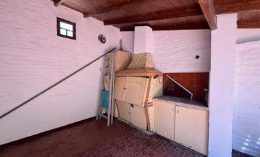 Casa triplex cuatro ambientes a la venta en Wilde Centro