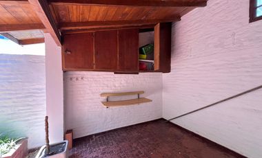 Casa triplex cuatro ambientes a la venta en Wilde Centro