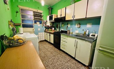 Venta de Casa 4 ambientes con cochera y fondo libre en Quilmes Oeste (31722)