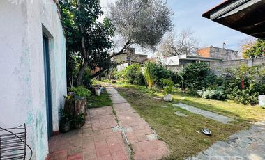 Venta de Casa 4 ambientes con cochera y fondo libre en Quilmes Oeste (31722)