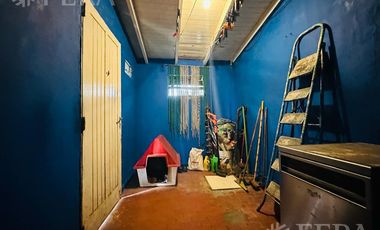 Venta de Casa 4 ambientes con cochera y fondo libre en Quilmes Oeste (31722)