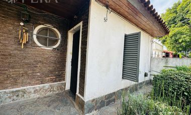 Venta de Casa 4 ambientes con cochera y fondo libre en Quilmes Oeste (31722)