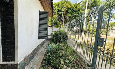 Venta de Casa 4 ambientes con cochera y fondo libre en Quilmes Oeste (31722)