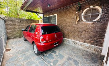 Venta de Casa 4 ambientes con cochera y fondo libre en Quilmes Oeste (31722)