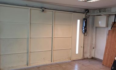 Casa de categoría con piscina, quincho y parque en Berazategui Centro