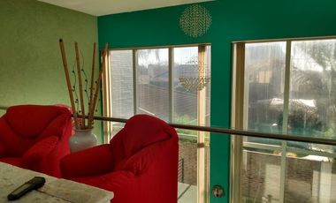 Casa de categoría con piscina, quincho y parque en Berazategui Centro