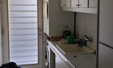 Casa de categoría con piscina, quincho y parque en Berazategui Centro