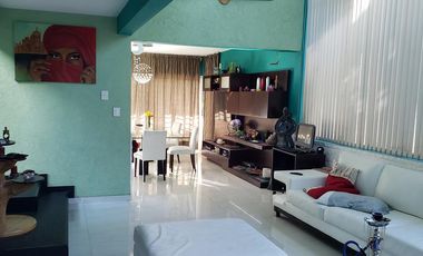 Casa de categoría con piscina, quincho y parque en Berazategui Centro