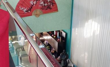 Casa de categoría con piscina, quincho y parque en Berazategui Centro