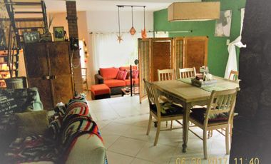 Casa en venta - 3 Dormitorios 3 Baños - Cochera - 388Mts2 - Zárate