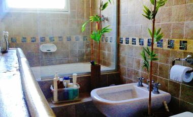 Casa en venta - 3 Dormitorios 3 Baños - Cochera - 388Mts2 - Zárate