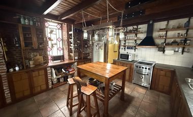 - Casa de estilo en Barrio Martin -