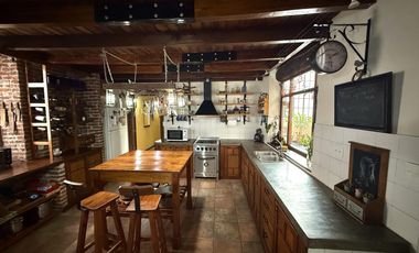 - Casa de estilo en Barrio Martin -