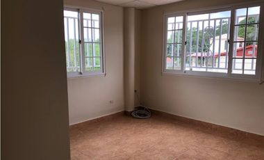 VENTA DE AMPLIA CASA Y LOTE ADICIONAL EN HOWARD