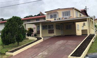 VENTA DE AMPLIA CASA Y LOTE ADICIONAL EN HOWARD