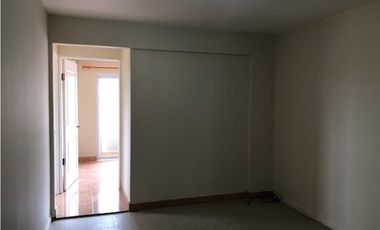 VENTA DE AMPLIA CASA Y LOTE ADICIONAL EN HOWARD