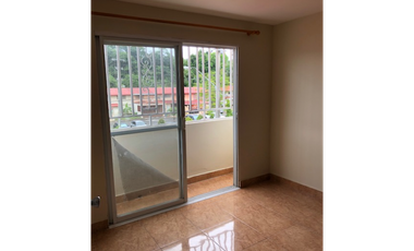 VENTA DE AMPLIA CASA Y LOTE ADICIONAL EN HOWARD