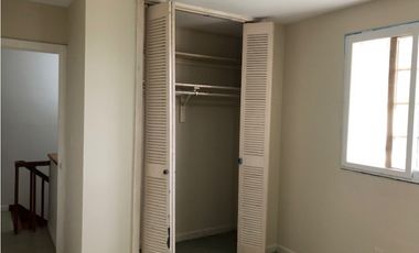 VENTA DE AMPLIA CASA Y LOTE ADICIONAL EN HOWARD