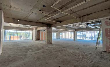 arriendo 2 locales unidos con espacio adaptable a tu negocio