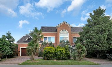 Impecable casa en venta en La Lomada de 400 metros cubiertos