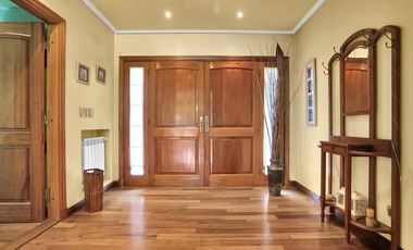 Impecable casa en venta en La Lomada de 400 metros cubiertos