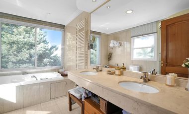 Impecable casa en venta en La Lomada de 400 metros cubiertos