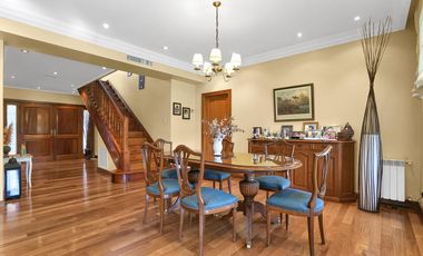 Impecable casa en venta en La Lomada de 400 metros cubiertos