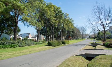 Impecable casa en venta en La Lomada de 400 metros cubiertos