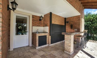 Impecable casa en venta en La Lomada de 400 metros cubiertos